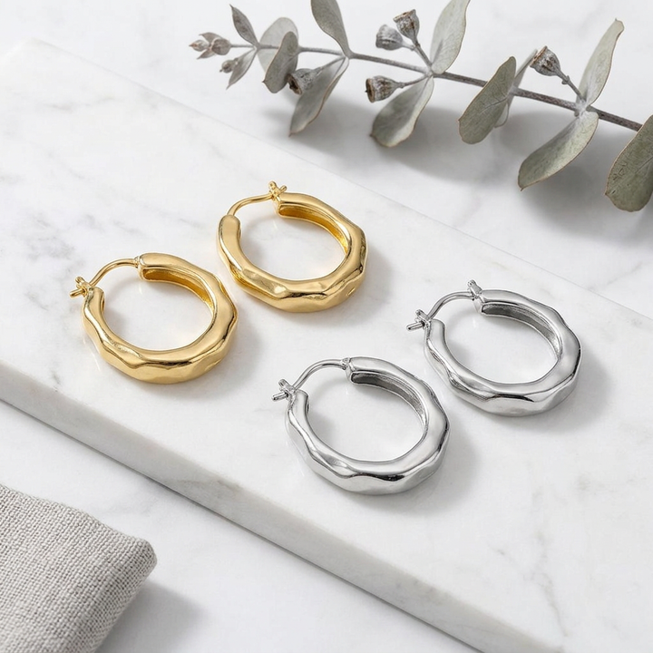 Fluid-shaped hoop earrings