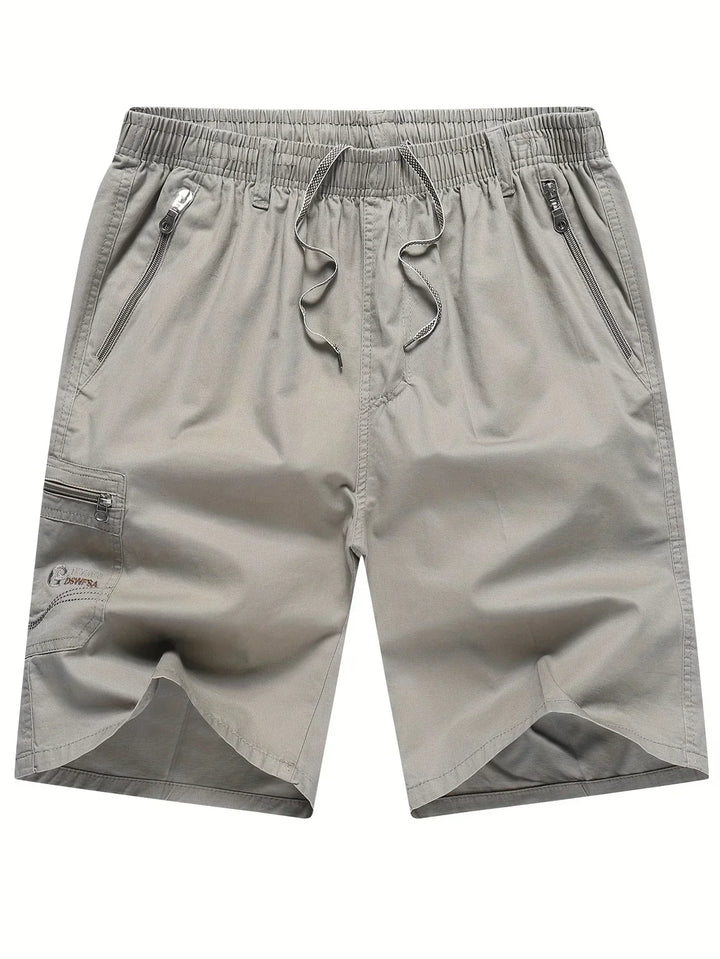 Light cargo shorts with pockets