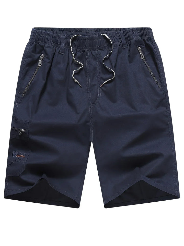 Light cargo shorts with pockets