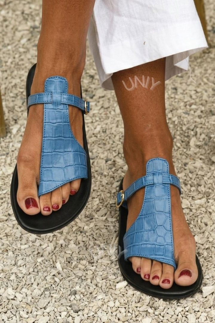 Crocodile effect thong sandals with strap and buckle on the instep
