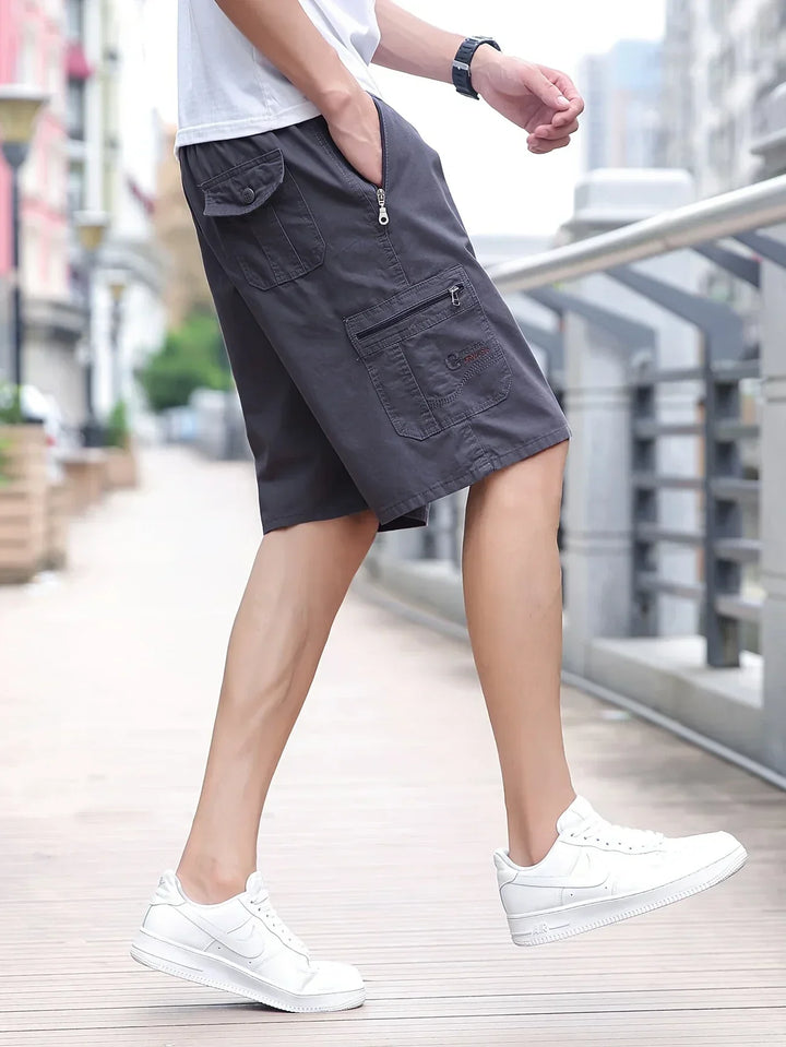 Light cargo shorts with pockets