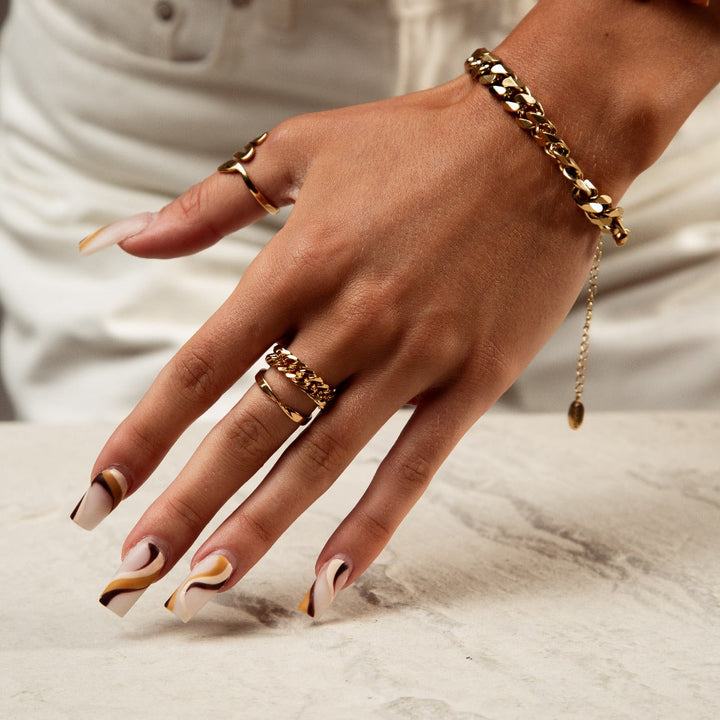 Curb Ring with Chain