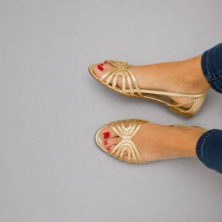 Eleonora | Golden Sandals – Summer Light