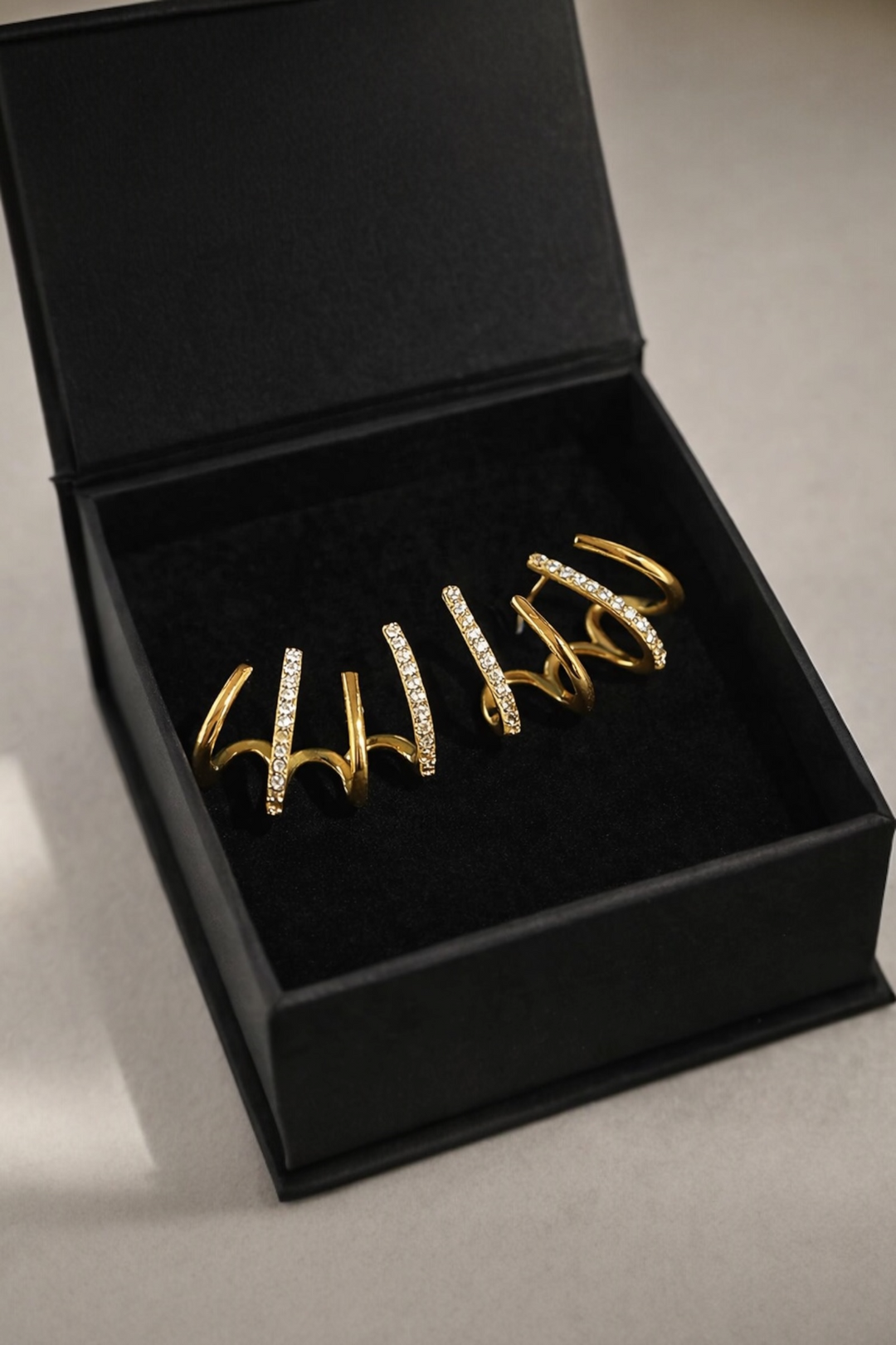 EARRINGS WITH ZIRCONIA