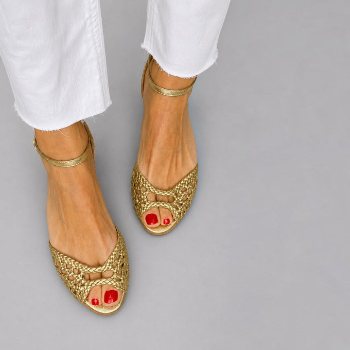 Isadora | Woven Golden Sandals – Golden Elegance and Comfort