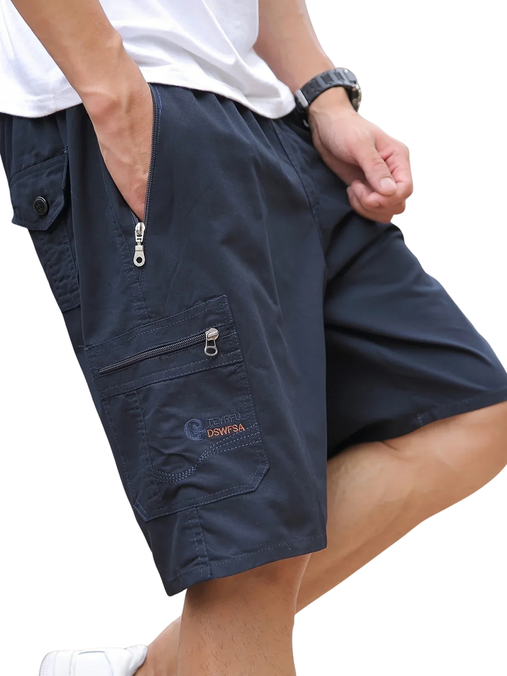 Light cargo shorts with pockets