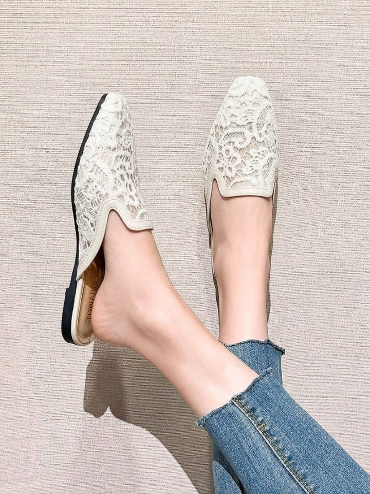 Dentelle - Orthopedic Mules in Floral Lace