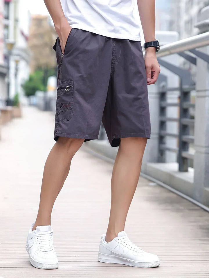 Light cargo shorts with pockets