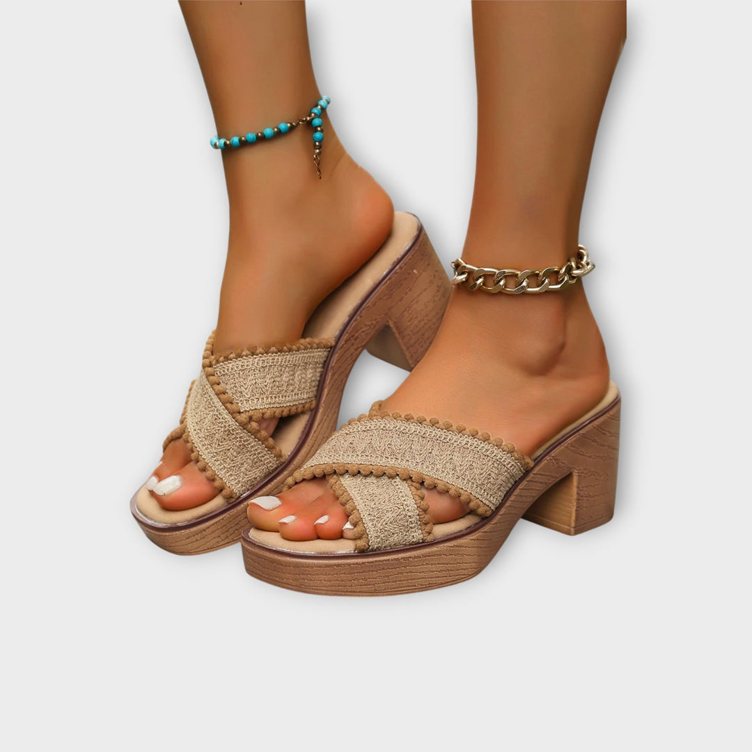 Camila - Elegant thick-heeled sandal with crossed straps