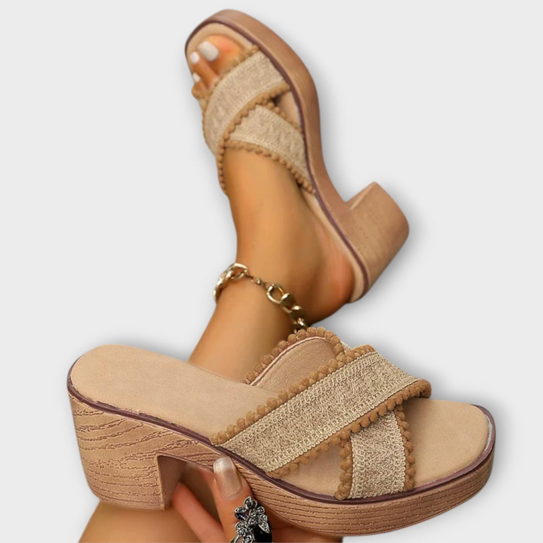 Camila - Elegant thick-heeled sandal with crossed straps