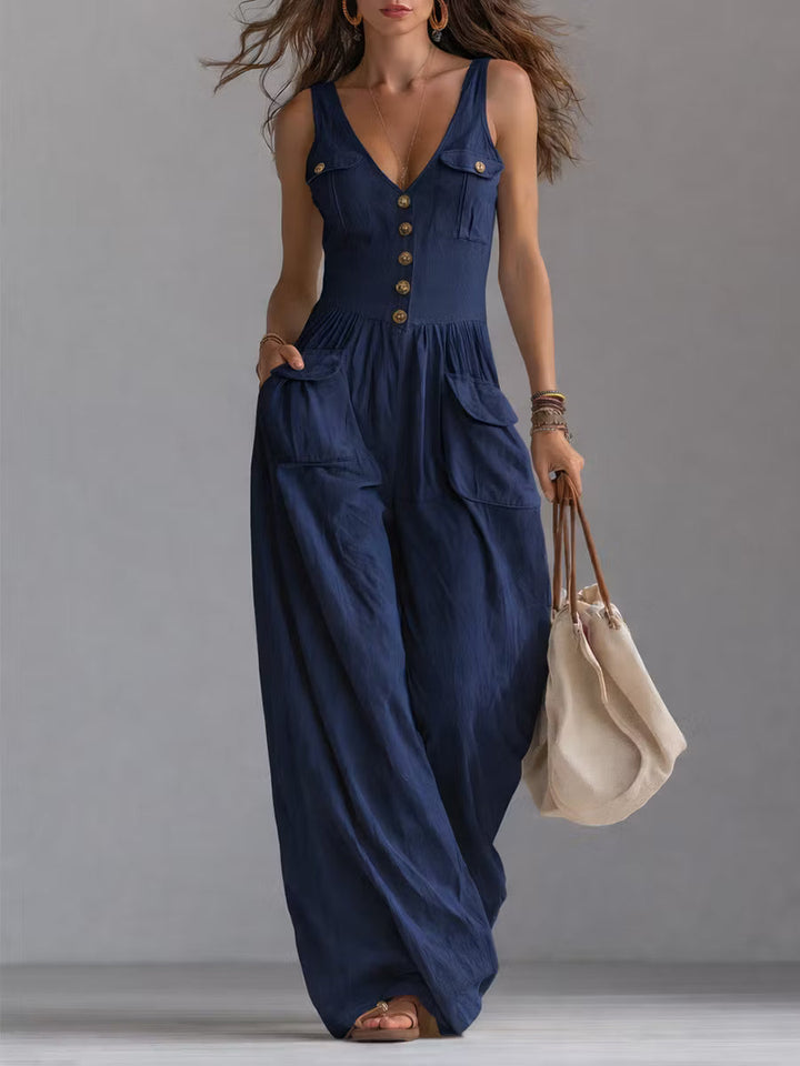 Casual sleeveless wide-leg jumpsuit with applied pockets.