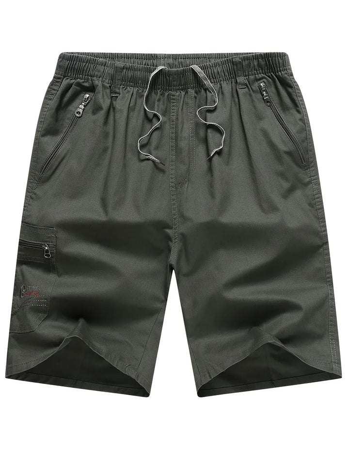 Light cargo shorts with pockets
