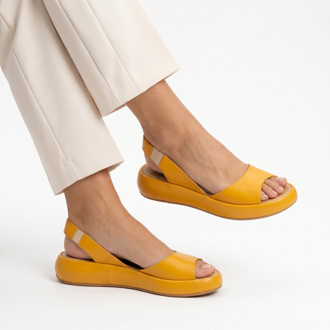 Cláudia - Flat Sandals with Anatomical Sole, Comfort, and Style