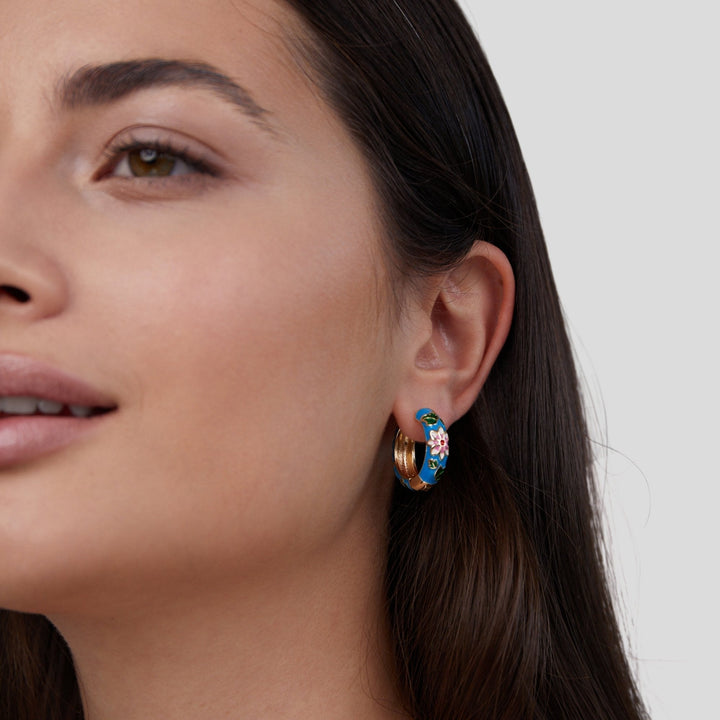 GOLDEN CIRCLE EARRINGS WITH FLOWER