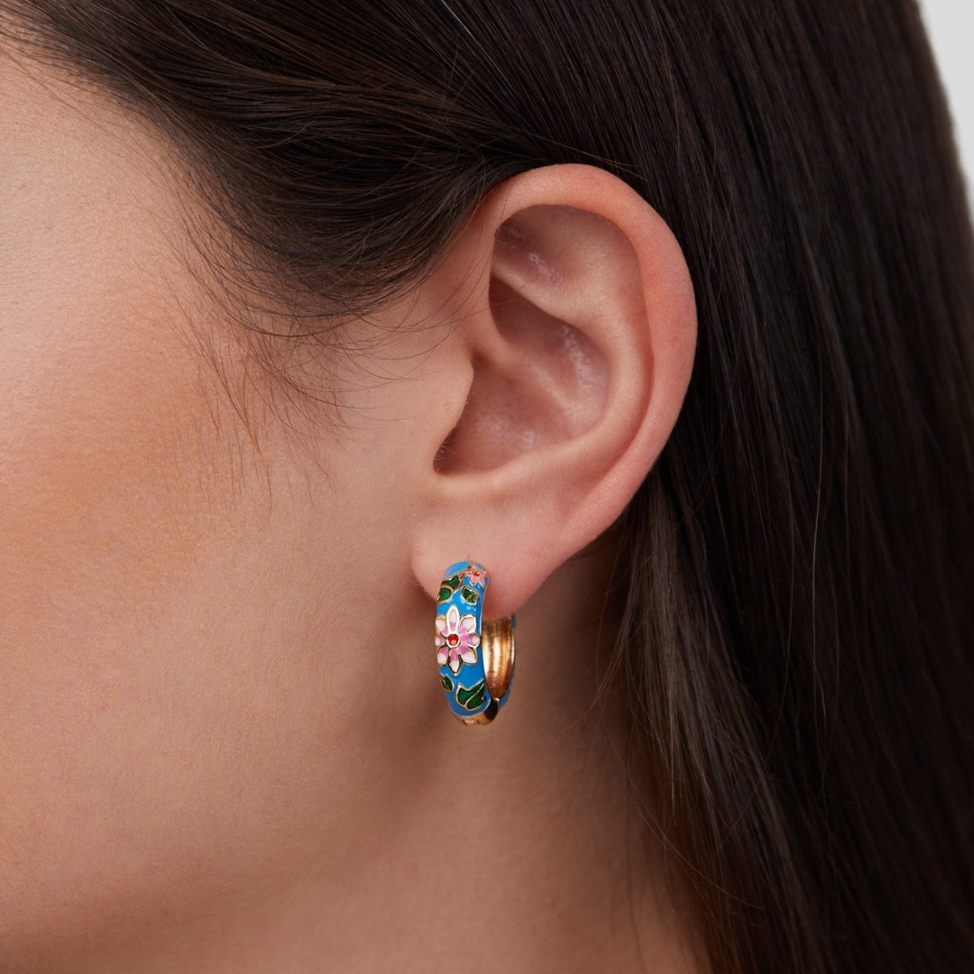 GOLDEN CIRCLE EARRINGS WITH FLOWER