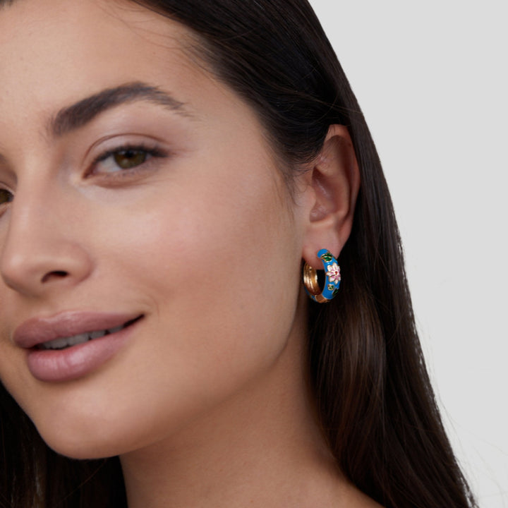GOLDEN CIRCLE EARRINGS WITH FLOWER