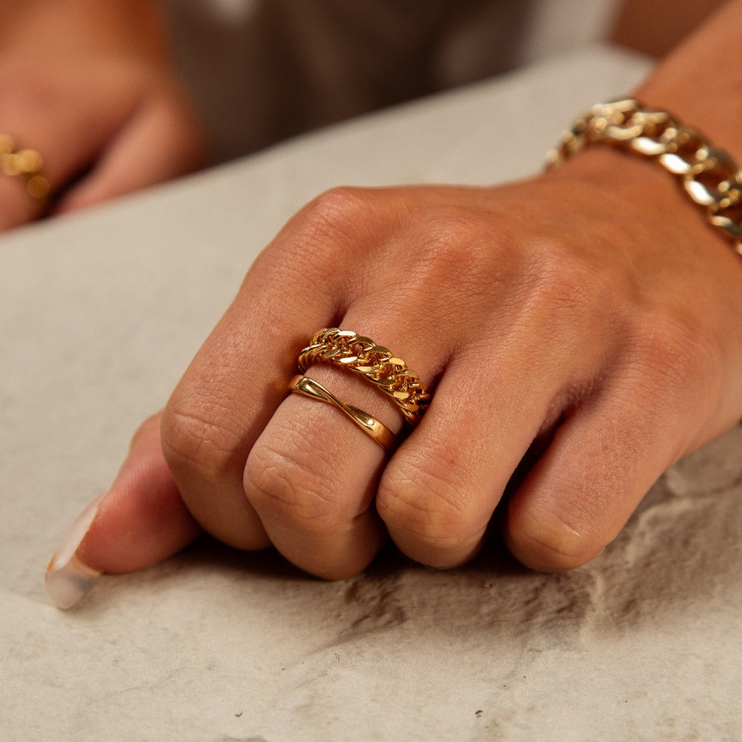 Curb Ring with Chain